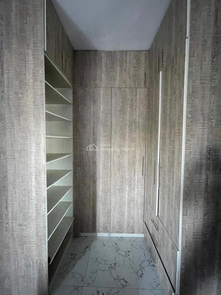 Very Spacious Master Bedroom, Van Daniel Estate, Orchid Road, Lekki, Lagos, Flat / Apartment for Rent