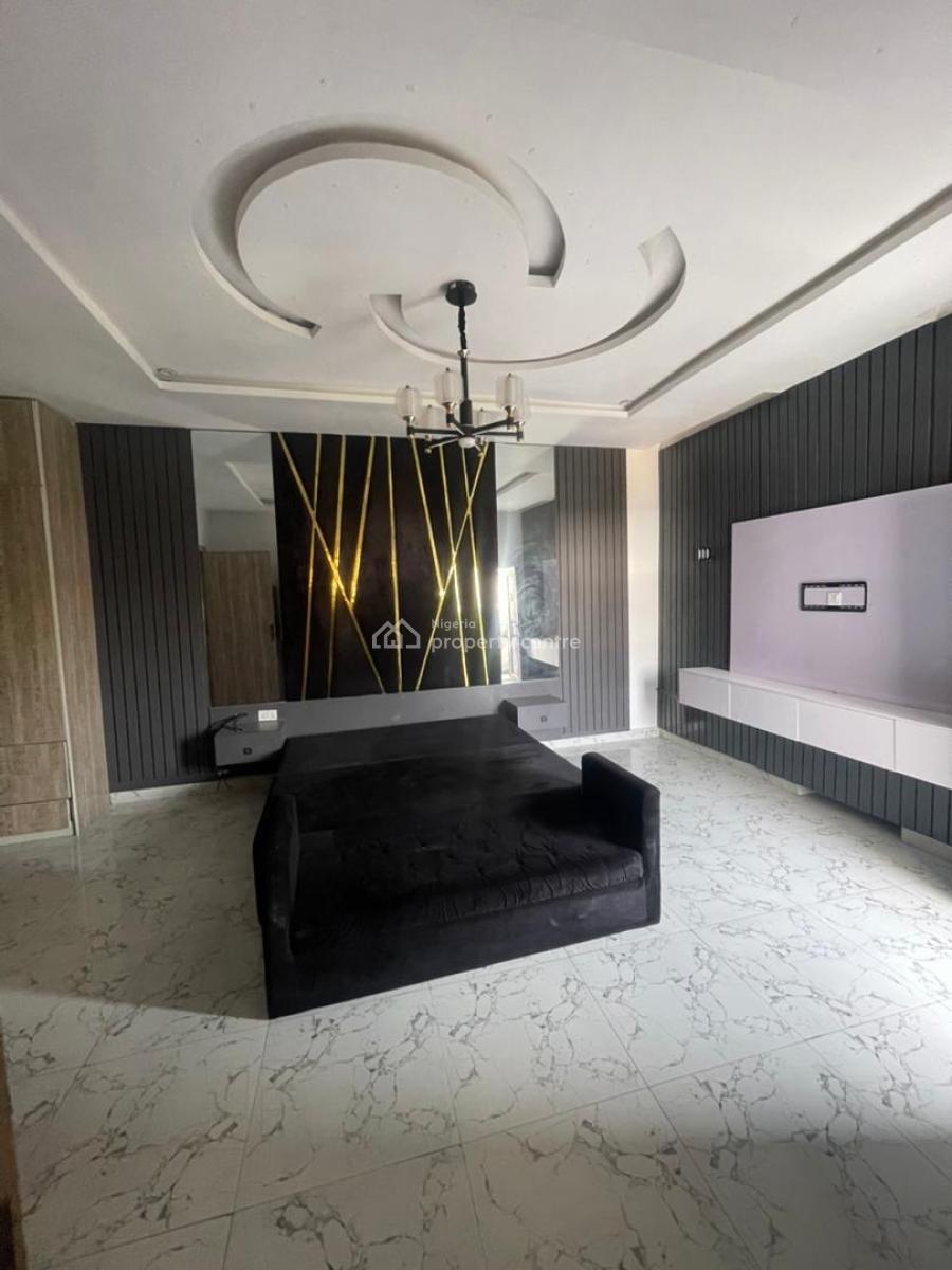 Very Spacious Master Bedroom, Van Daniel Estate, Orchid Road, Lekki, Lagos, Flat / Apartment for Rent