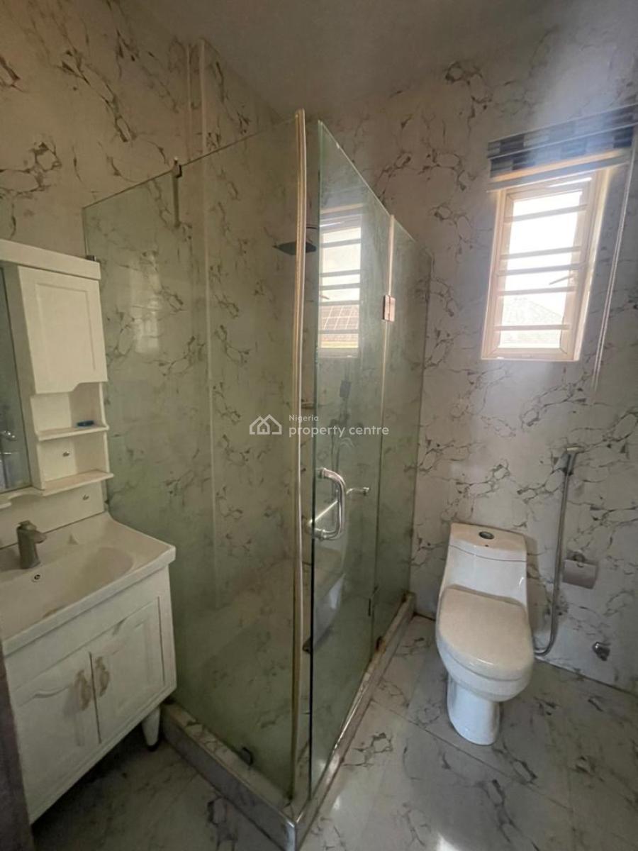 Very Spacious Master Bedroom, Van Daniel Estate, Orchid Road, Lekki, Lagos, Flat / Apartment for Rent