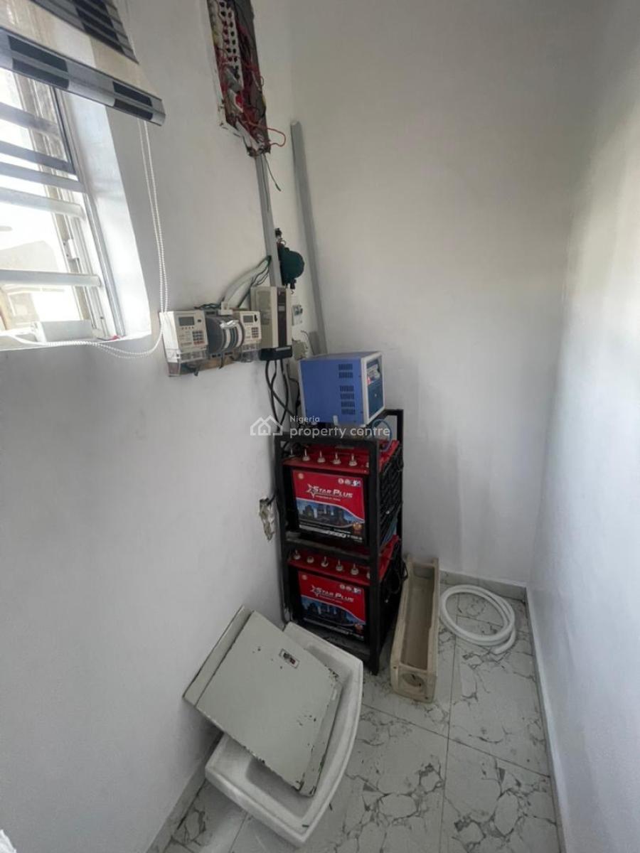 Very Spacious Master Bedroom, Van Daniel Estate, Orchid Road, Lekki, Lagos, Flat / Apartment for Rent