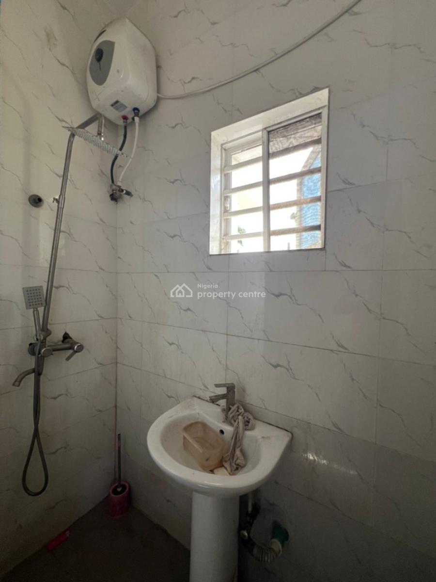 Lovely  3 Bedroom Apartment Upstairs, Ajah , Lekki, Ajah, Lagos, Flat / Apartment for Rent