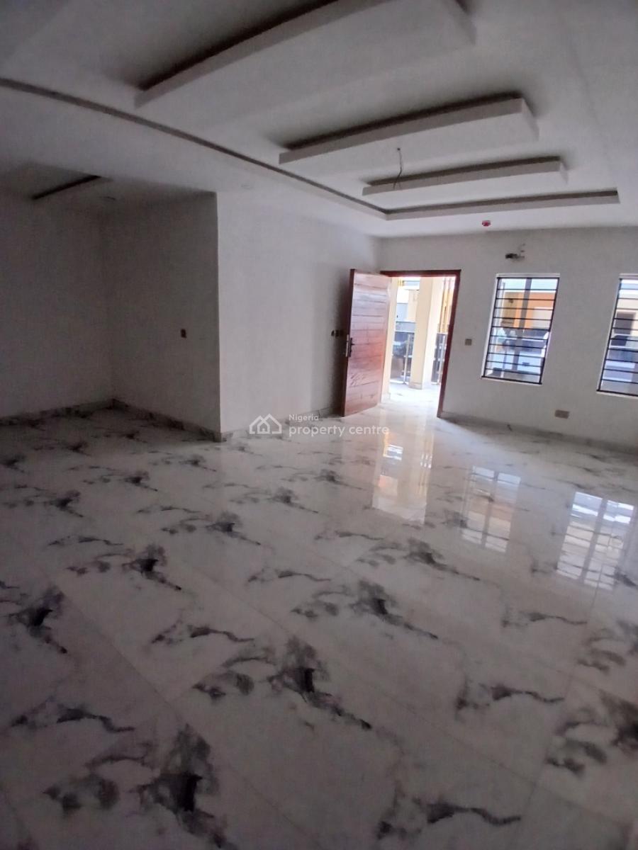 24/7 Power Supply 2 Bedroom En-suite Flat with an Enclosed Kitchen Cab, Lekki Phase 1, Lekki, Lagos, Flat / Apartment for Rent