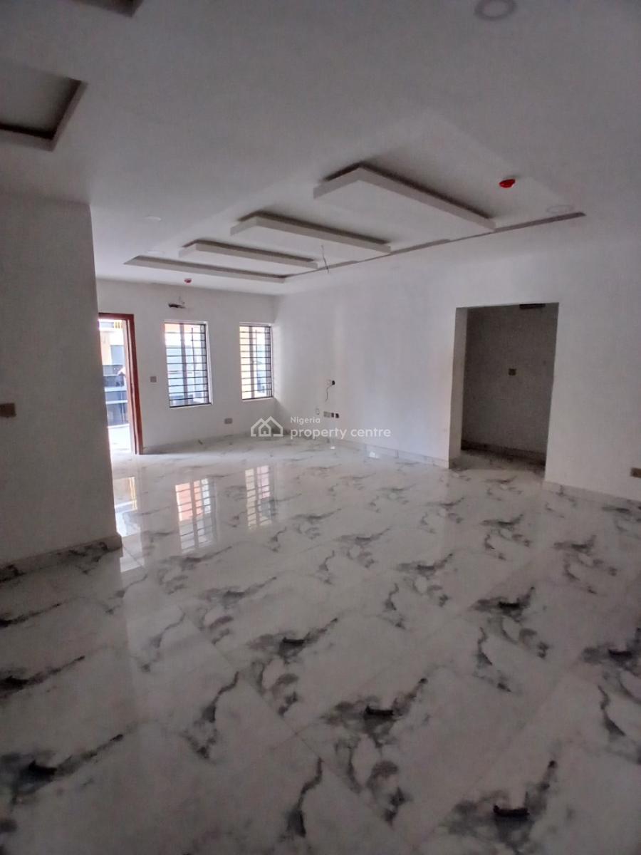 24/7 Power Supply 2 Bedroom En-suite Flat with an Enclosed Kitchen Cab, Lekki Phase 1, Lekki, Lagos, Flat / Apartment for Rent