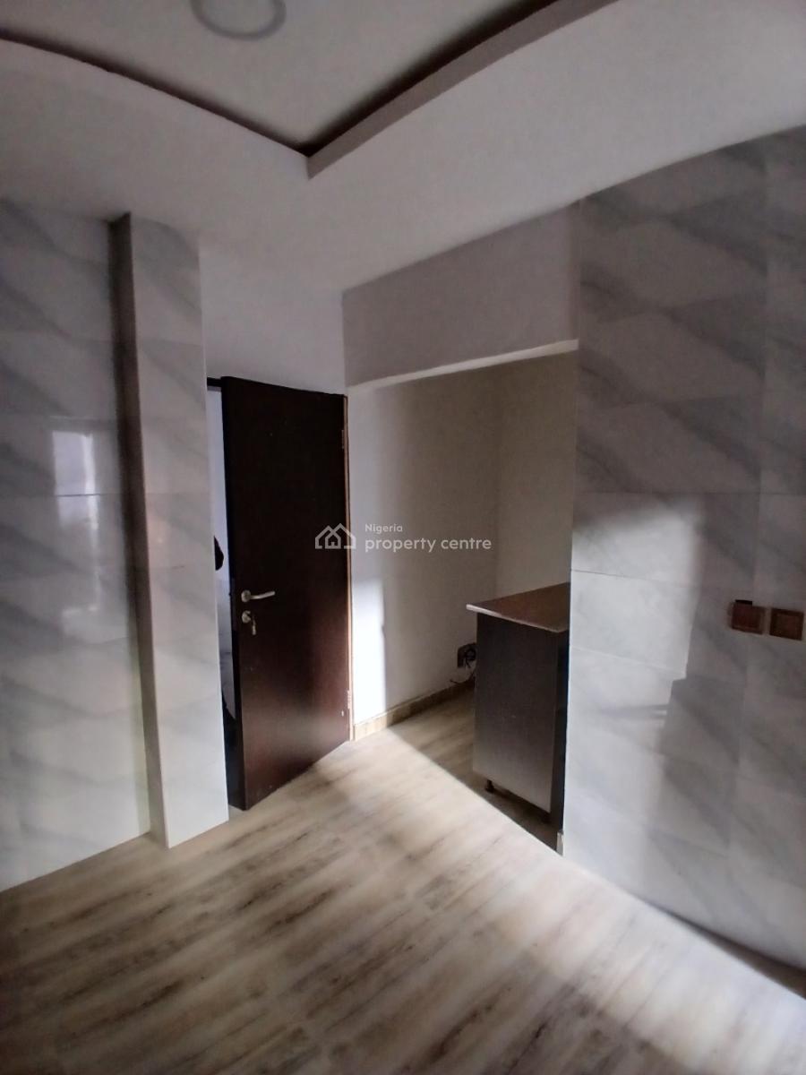 24/7 Power Supply 2 Bedroom En-suite Flat with an Enclosed Kitchen Cab, Lekki Phase 1, Lekki, Lagos, Flat / Apartment for Rent