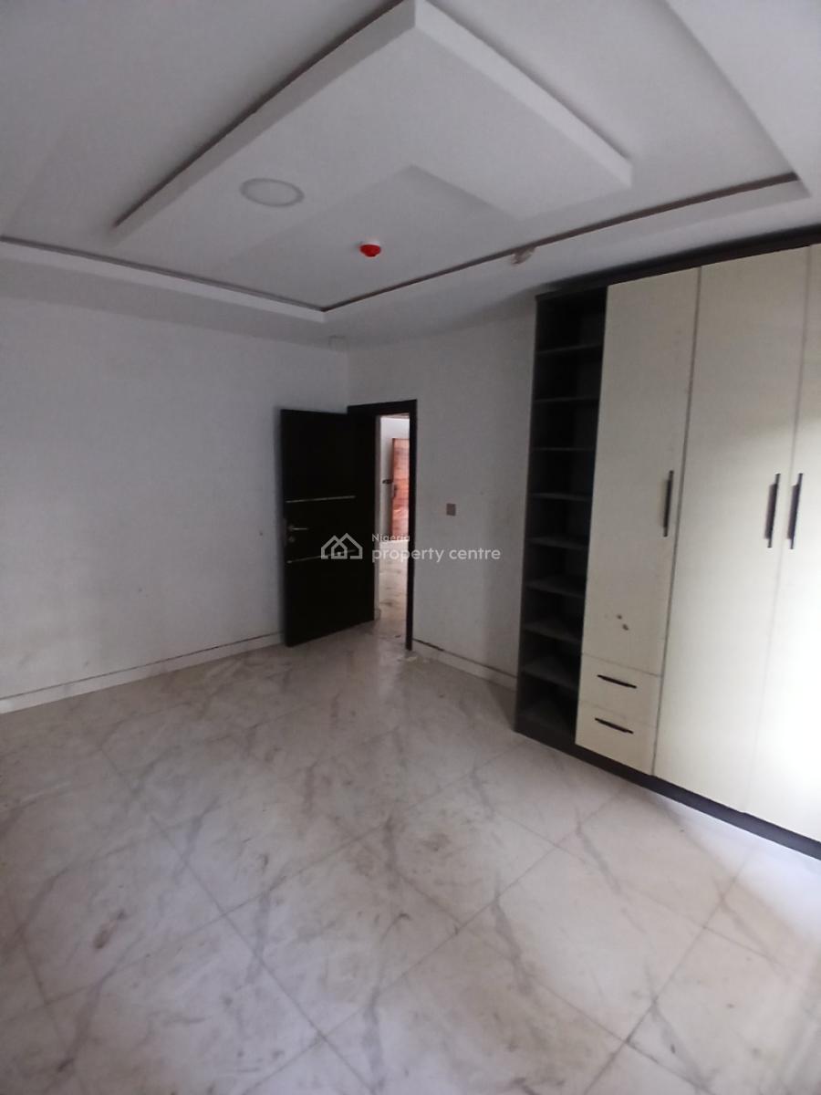 24/7 Power Supply 2 Bedroom En-suite Flat with an Enclosed Kitchen Cab, Lekki Phase 1, Lekki, Lagos, Flat / Apartment for Rent