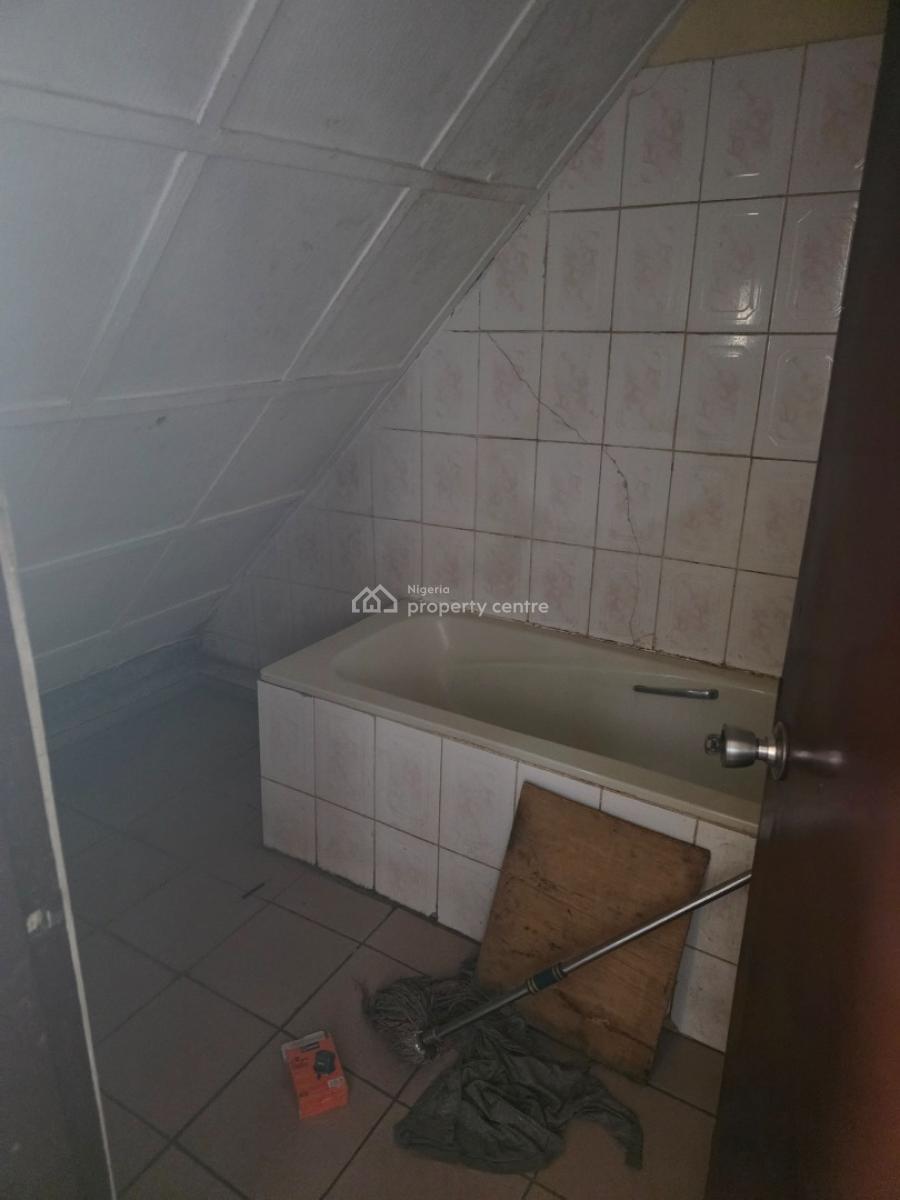 a Well Spaced 2-bedroom Flat/apartment, Utako, Abuja, Flat / Apartment for Rent