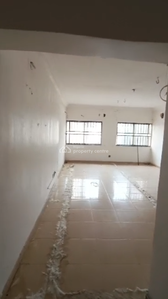 Clean and Spacious Studio Apartment, Alagutan, Mobil Road, Ilaje, Ajah, Lagos, Flat / Apartment for Rent