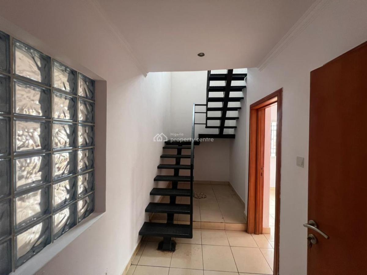 Fully Serviced Massive 3 Bedrooms Maisonette, Bq/ Laudry Room, Lekki Phase 1, Lekki Phase 1, Lekki, Lagos, House for Rent