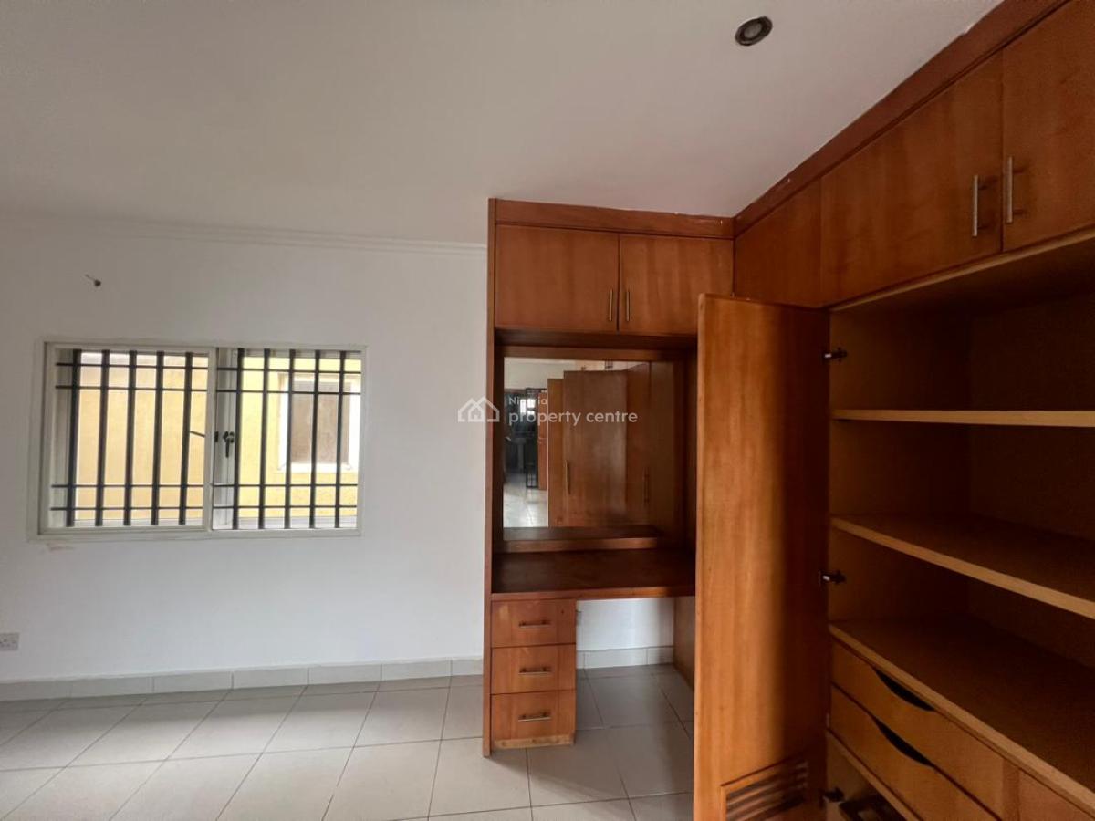 Fully Serviced Massive 3 Bedrooms Maisonette, Bq/ Laudry Room, Lekki Phase 1, Lekki Phase 1, Lekki, Lagos, House for Rent