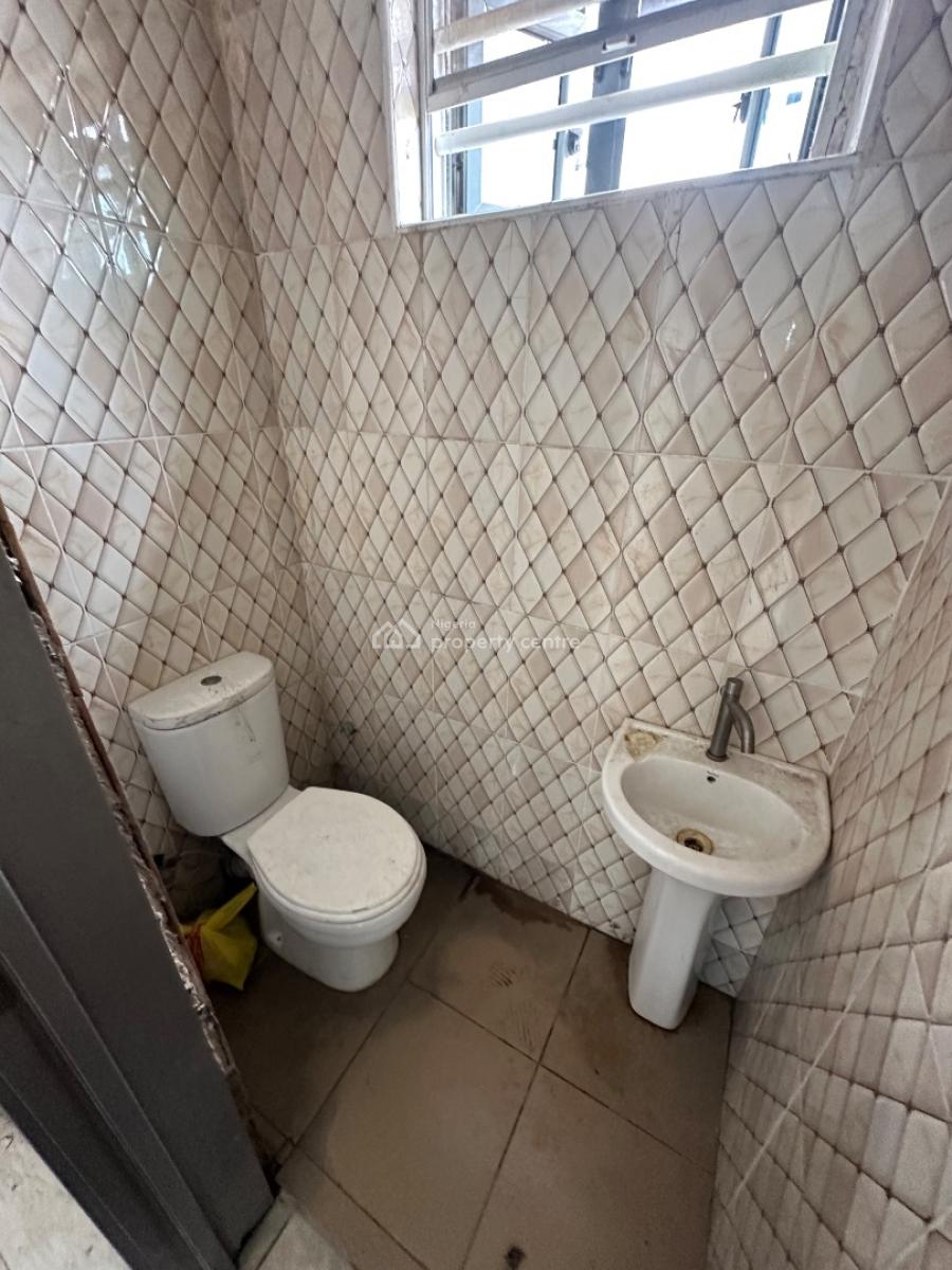 Three Bedroom Flat (2nd Floor), Ilasan, Lekki, Lagos, Flat / Apartment for Rent