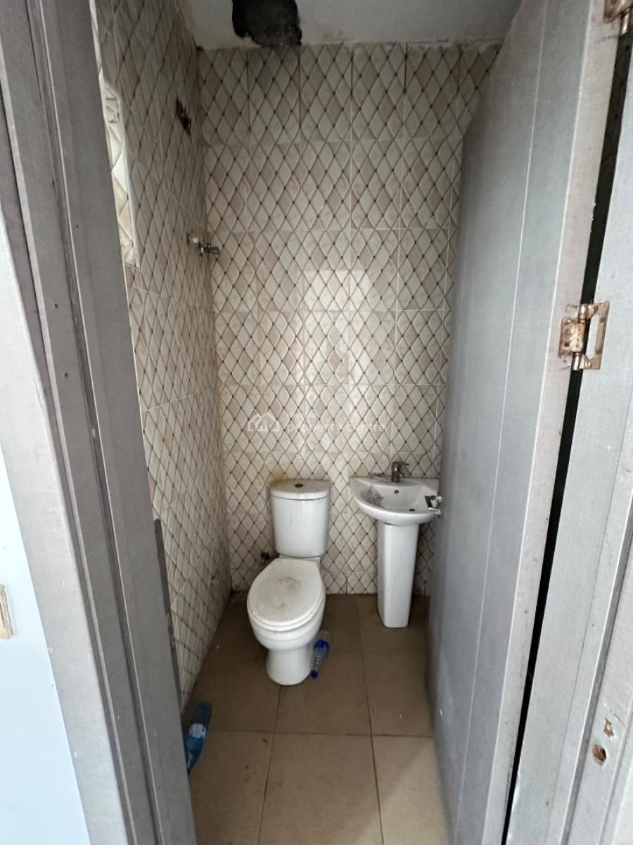 Three Bedroom Flat (2nd Floor), Ilasan, Lekki, Lagos, Flat / Apartment for Rent