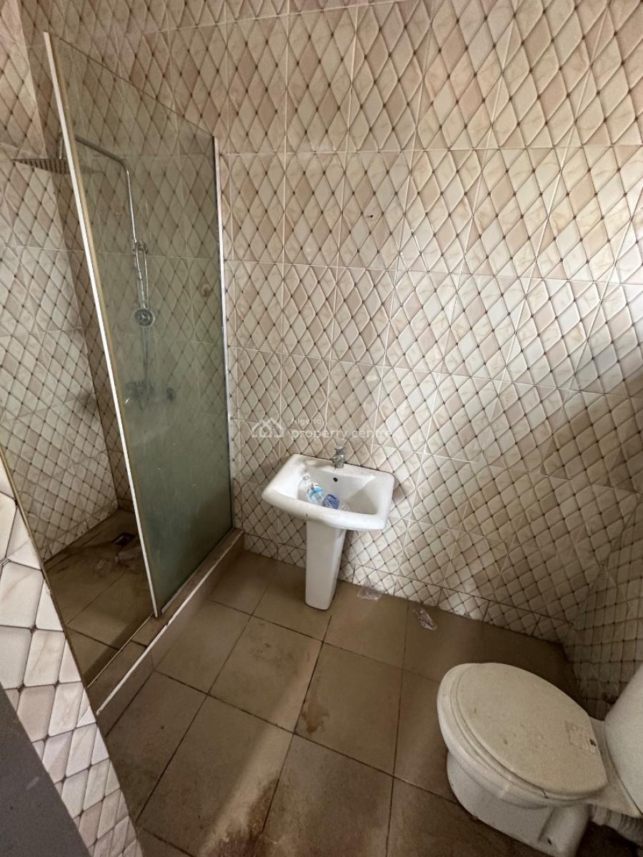 Three Bedroom Flat (2nd Floor), Ilasan, Lekki, Lagos, Flat / Apartment for Rent