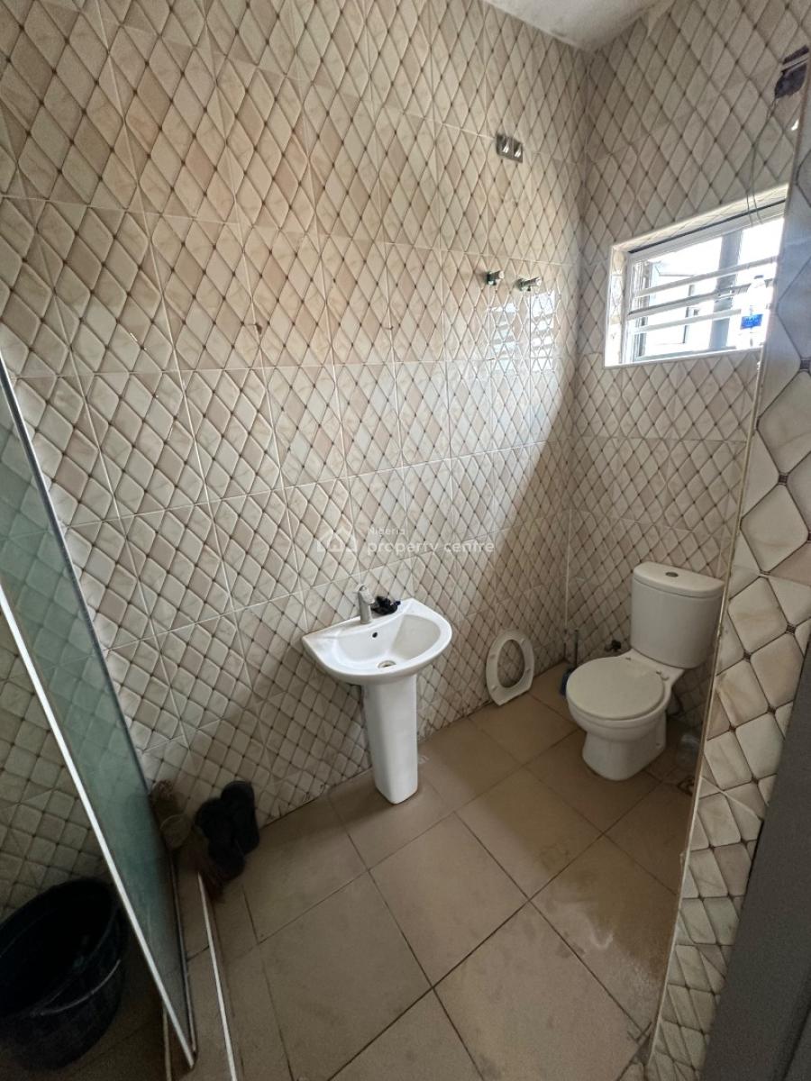 Three Bedroom Flat (2nd Floor), Ilasan, Lekki, Lagos, Flat / Apartment for Rent