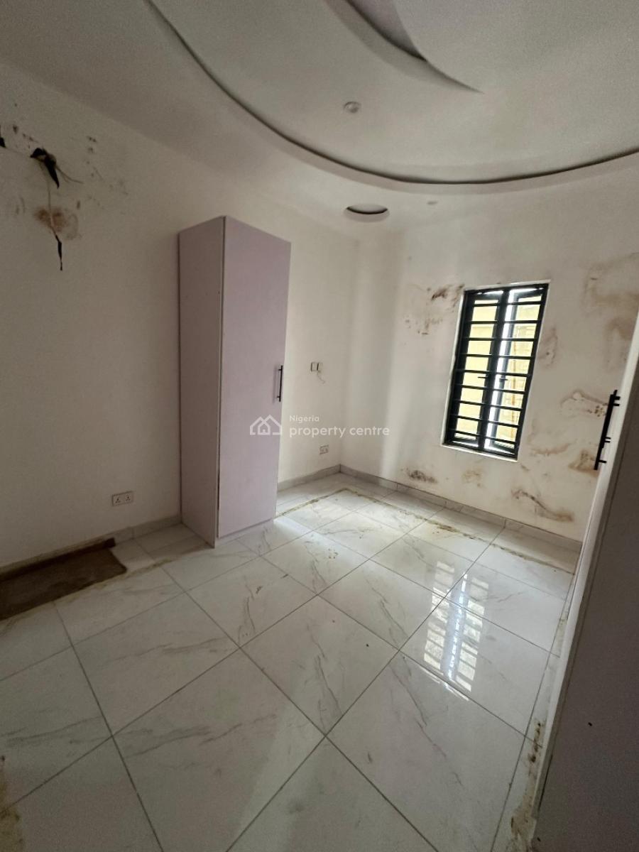 Spacious 1st Floor, Ilasan, Lekki, Lagos, Flat / Apartment for Rent