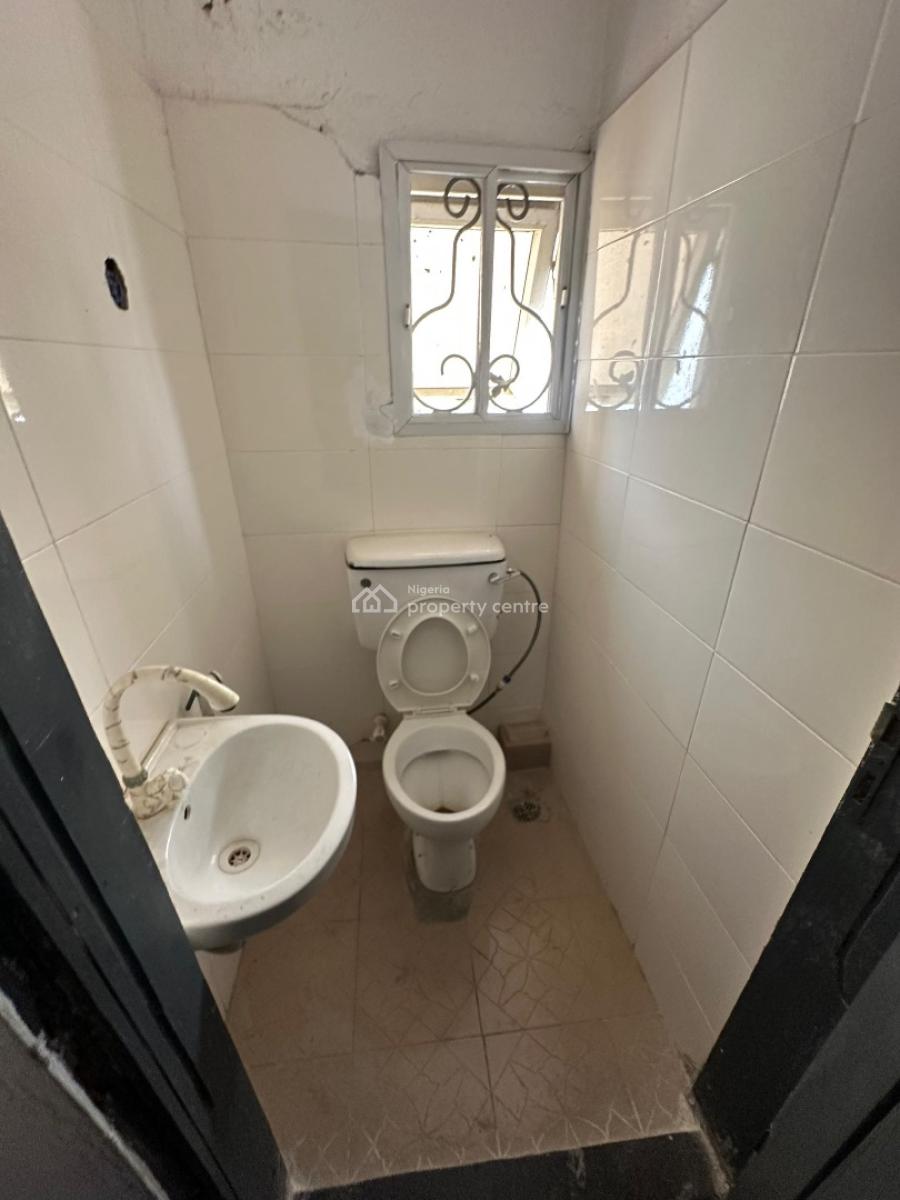 Spacious and Luxurious Upstairs, Ilasan, Lekki, Lagos, Flat / Apartment for Rent