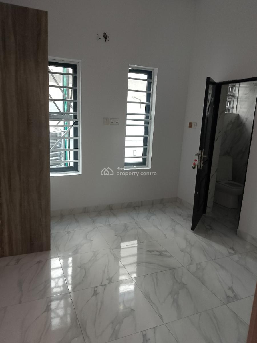 Big Room in Shared Apartment, Chevy View Chevron, Surulere, Lagos, Flat / Apartment for Rent