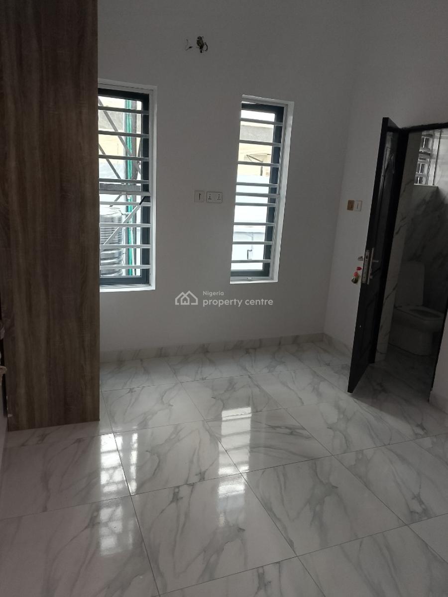 Big Room in Shared Apartment, Chevy View Chevron, Surulere, Lagos, Flat / Apartment for Rent