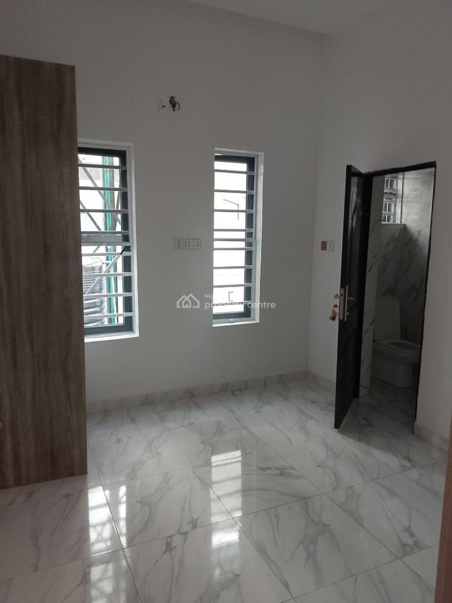 Big Room in Shared Apartment, Chevy View Chevron, Surulere, Lagos, Flat / Apartment for Rent