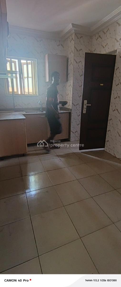 2 Bedroom Flat Sharing Bathroom and Toilet, Off Agungi Road, Lekki, Lagos, Flat / Apartment for Rent