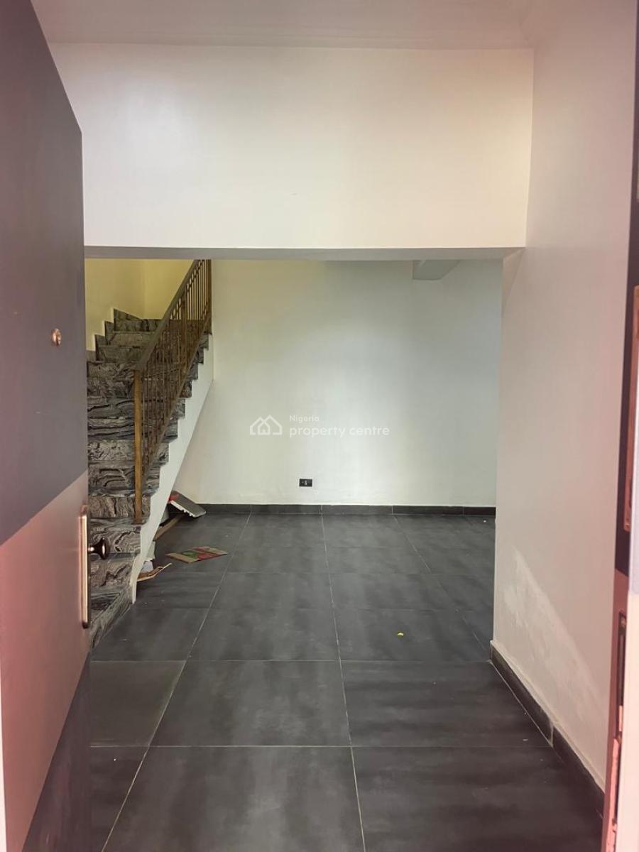 Service Clean Elegant 4 Bedroom with Bq, Chevron Drive, Lekki, Lagos, Semi-detached Duplex for Rent