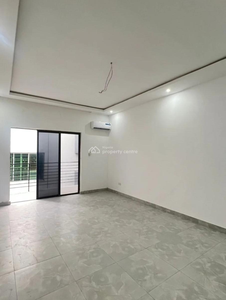 24/7 Power Supply 3 Bedroom En-suite Flat with an Enclosed Fitted Kitc, Lekki Phase 1, Lekki, Lagos, Flat / Apartment for Rent