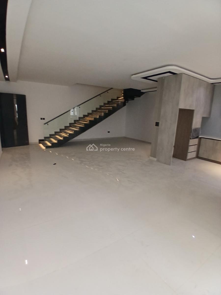 24/7 Power Supply and Brand New 2 Bedroom En-suite Maisonette with an, Lekki Phase 1, Lekki, Lagos, Flat / Apartment for Rent