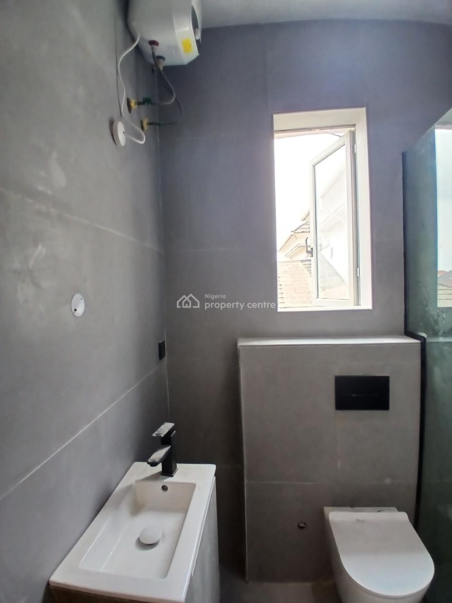 24/7 Power Supply and Brand New 2 Bedroom En-suite Maisonette with an, Lekki Phase 1, Lekki, Lagos, Flat / Apartment for Rent