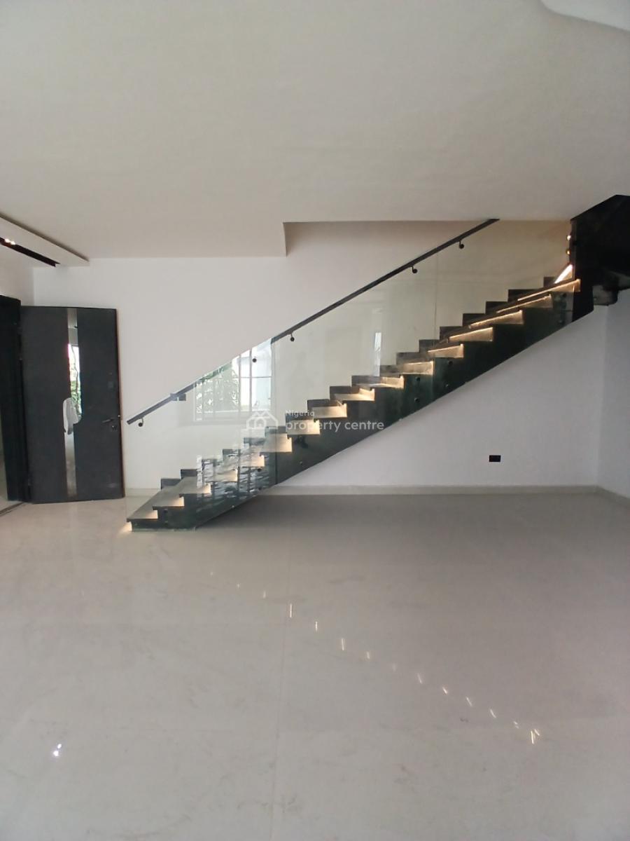 24/7 Power Supply and Brand New 2 Bedroom En-suite Maisonette with an, Lekki Phase 1, Lekki, Lagos, Flat / Apartment for Sale