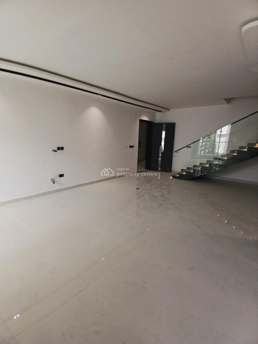 24/7 Power Supply and Brand New 2 Bedroom En-suite Maisonette with an, Lekki Phase 1, Lekki, Lagos, Flat / Apartment for Sale