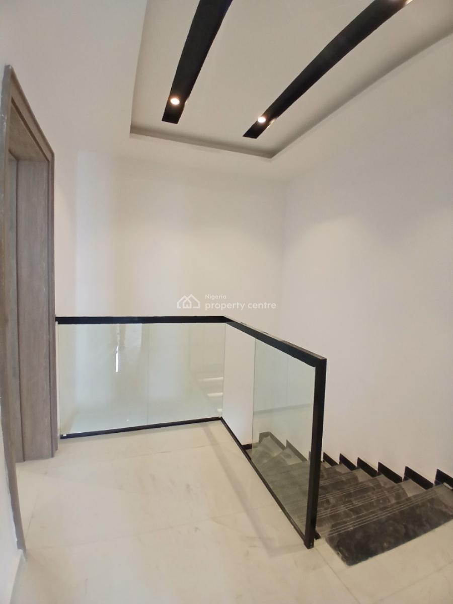 24/7 Power Supply and Brand New 2 Bedroom En-suite Maisonette with an, Lekki Phase 1, Lekki, Lagos, Flat / Apartment for Sale