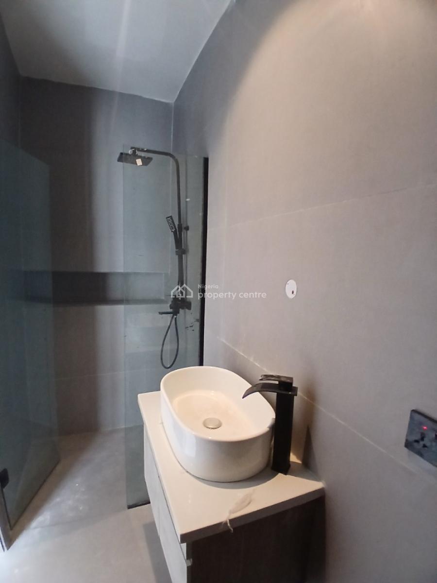 24/7 Power Supply and Brand New 2 Bedroom En-suite Maisonette with an, Lekki Phase 1, Lekki, Lagos, Flat / Apartment for Sale