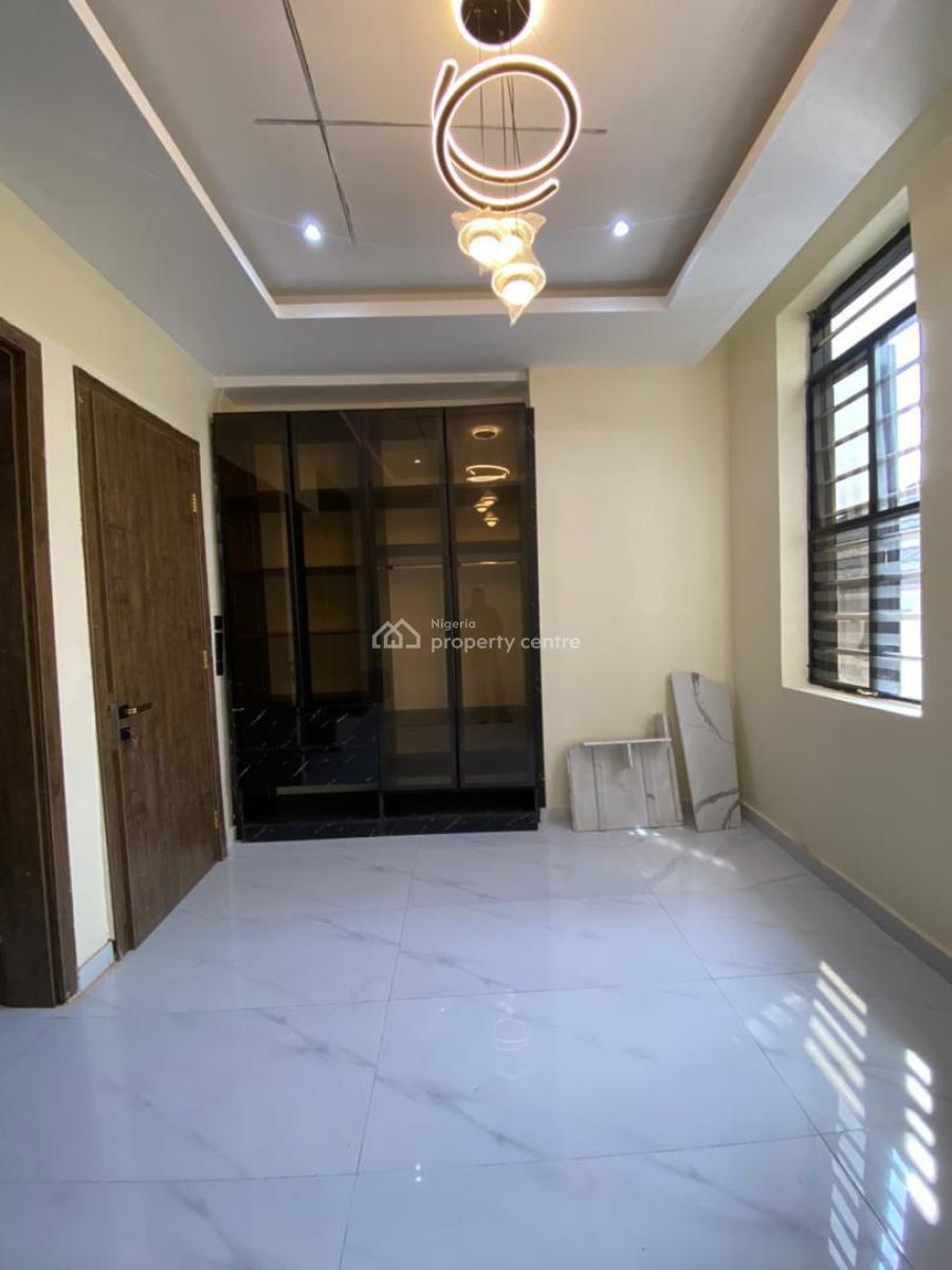 Lovely Built 2 Bedroom Apartment with an Elevator in a Prime Location, Lekki Phase 1, Lekki, Lagos, Flat / Apartment for Sale