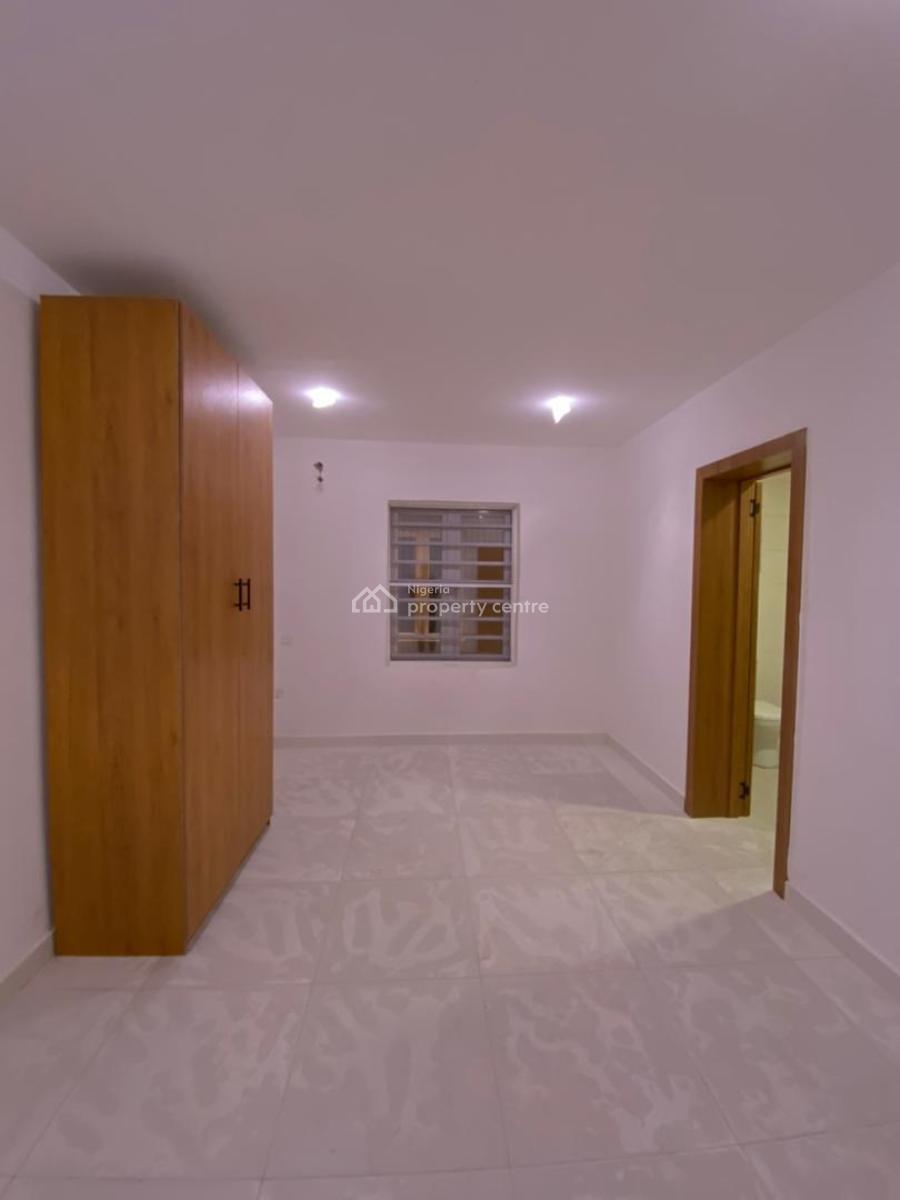 Lovely 2 Bedroom Apartment with an Elevator, Lekki Phase 1, Lekki, Lagos, Flat / Apartment for Sale