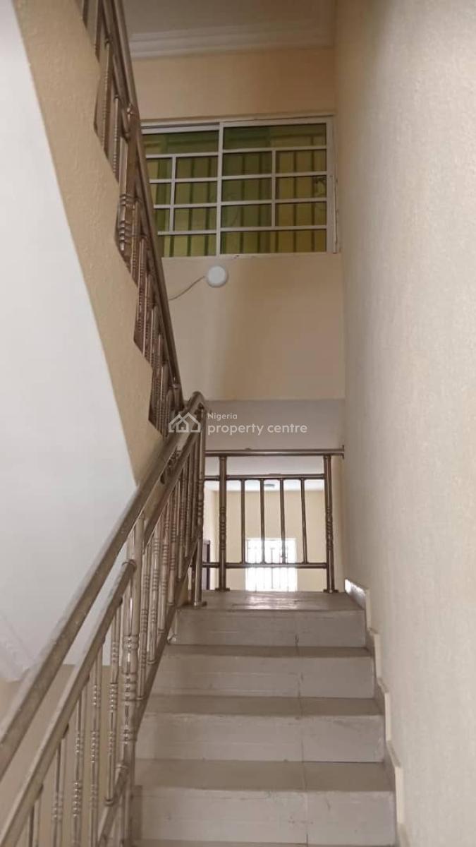 Beautiful 2 Bedroom Up in Secured Estate, Osapa, Lekki, Lagos, Flat / Apartment for Rent