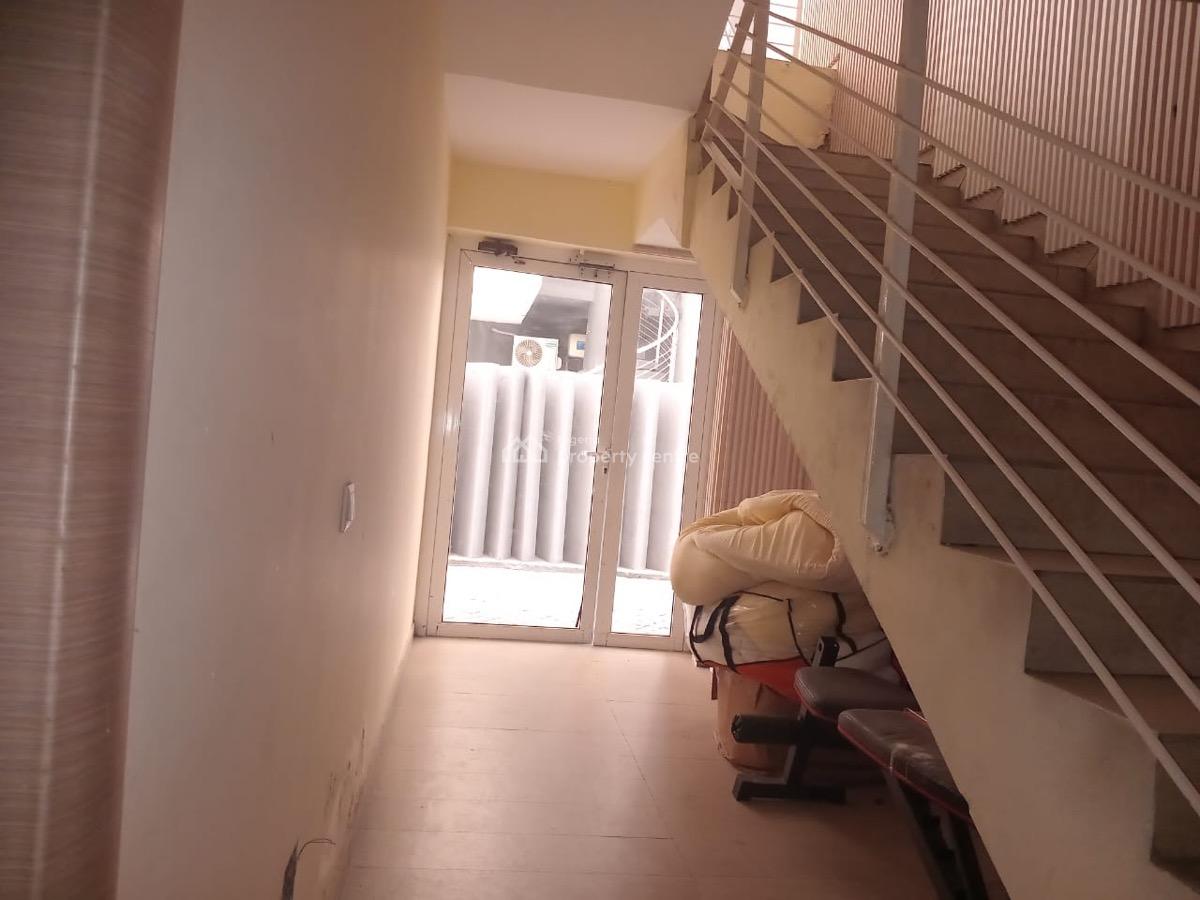 3-bedroom Apartment in a Well-organized Neighborhood, Lekki Phase 1, Lekki, Lagos, Flat / Apartment for Rent