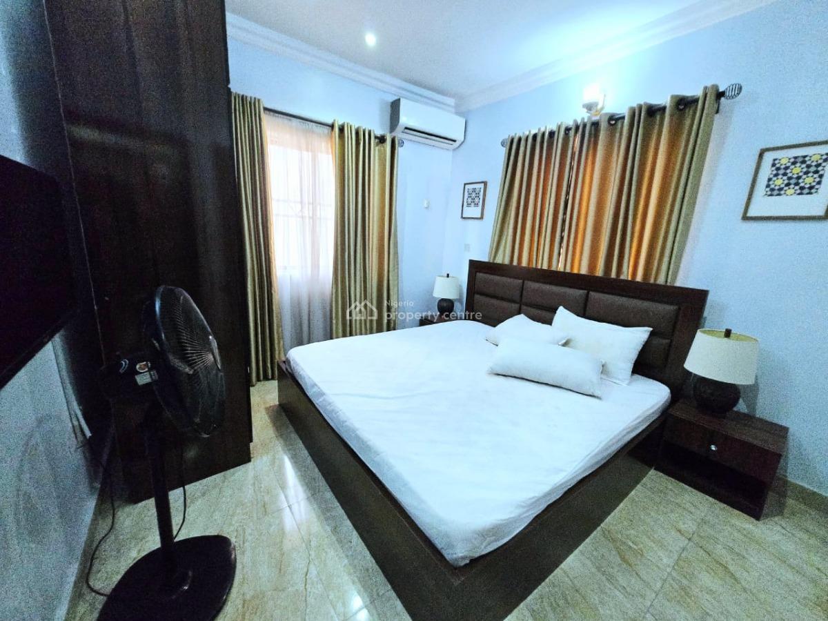 Spacious 2 Bedrooms Apartment, Upstairs, Lekki Phase 1, Lekki, Lagos, Flat / Apartment for Rent