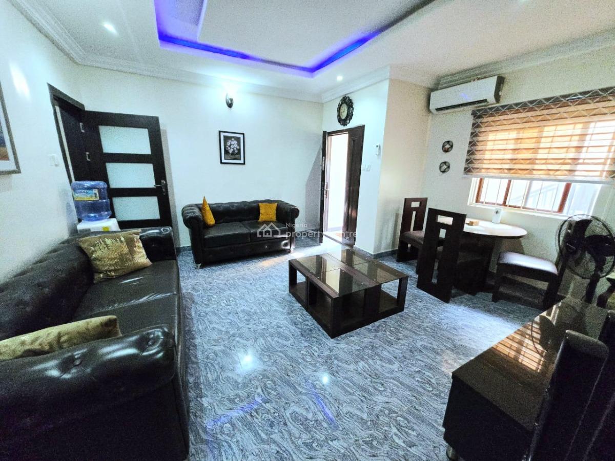 Spacious 2 Bedrooms Apartment, Upstairs, Lekki Phase 1, Lekki, Lagos, Flat / Apartment for Rent