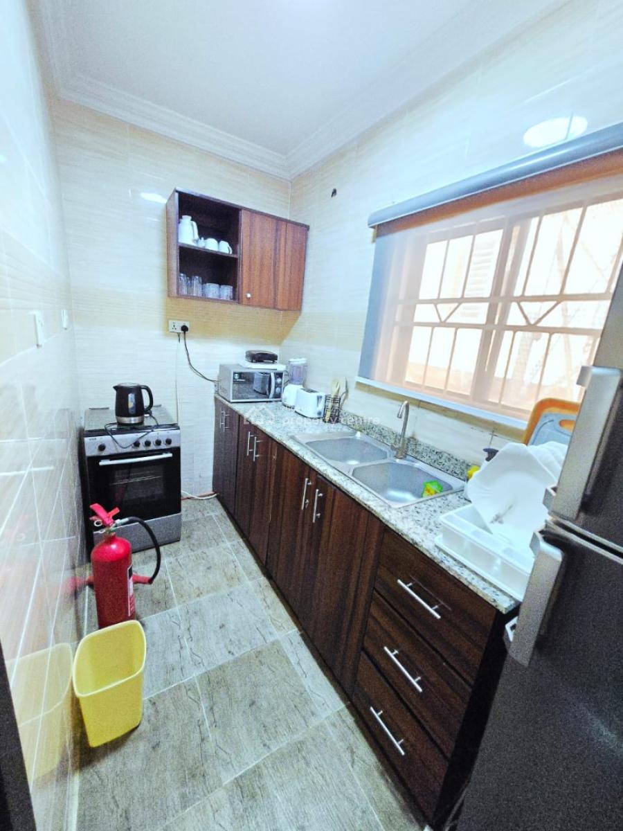 Spacious 2 Bedrooms Apartment, Upstairs, Lekki Phase 1, Lekki, Lagos, Flat / Apartment for Rent