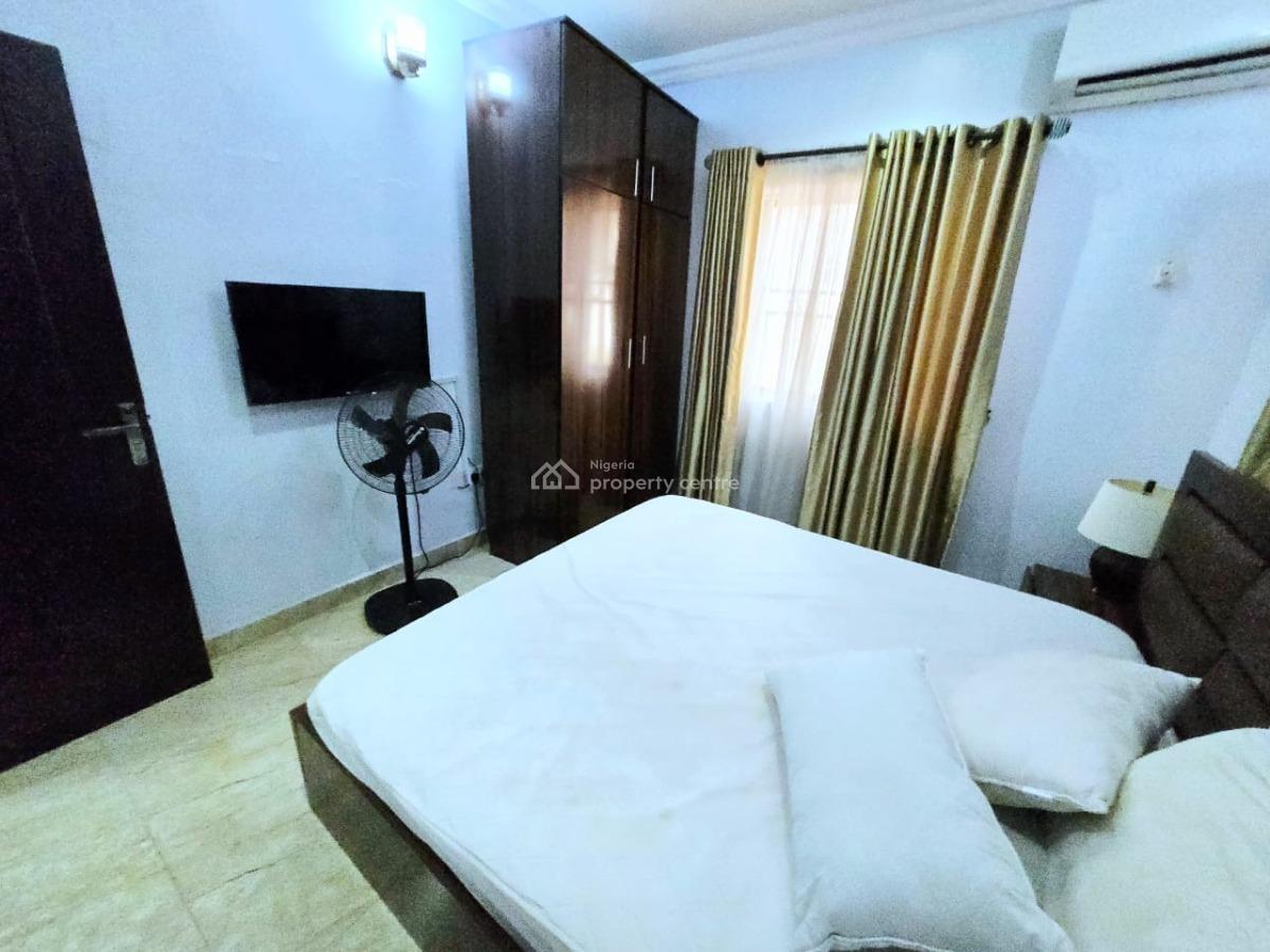 Spacious 2 Bedrooms Apartment, Upstairs, Lekki Phase 1, Lekki, Lagos, Flat / Apartment for Rent