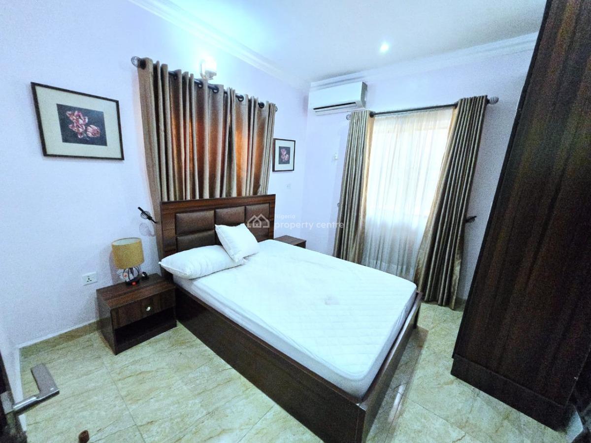 Spacious 2 Bedrooms Apartment, Upstairs, Lekki Phase 1, Lekki, Lagos, Flat / Apartment for Rent
