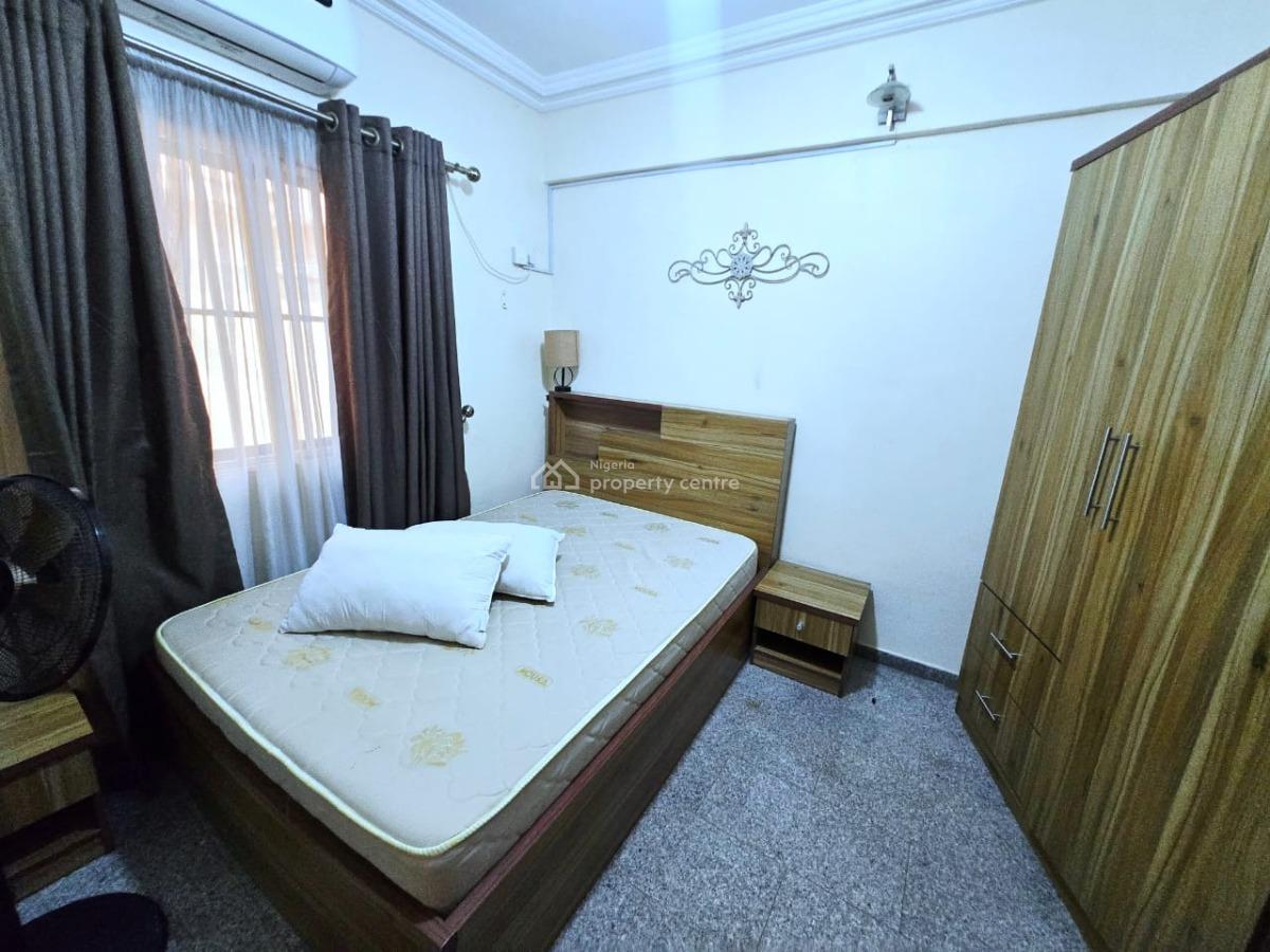 Spacious 2 Bedrooms Apartment, Upstairs, Lekki Phase 1, Lekki, Lagos, Flat / Apartment for Rent