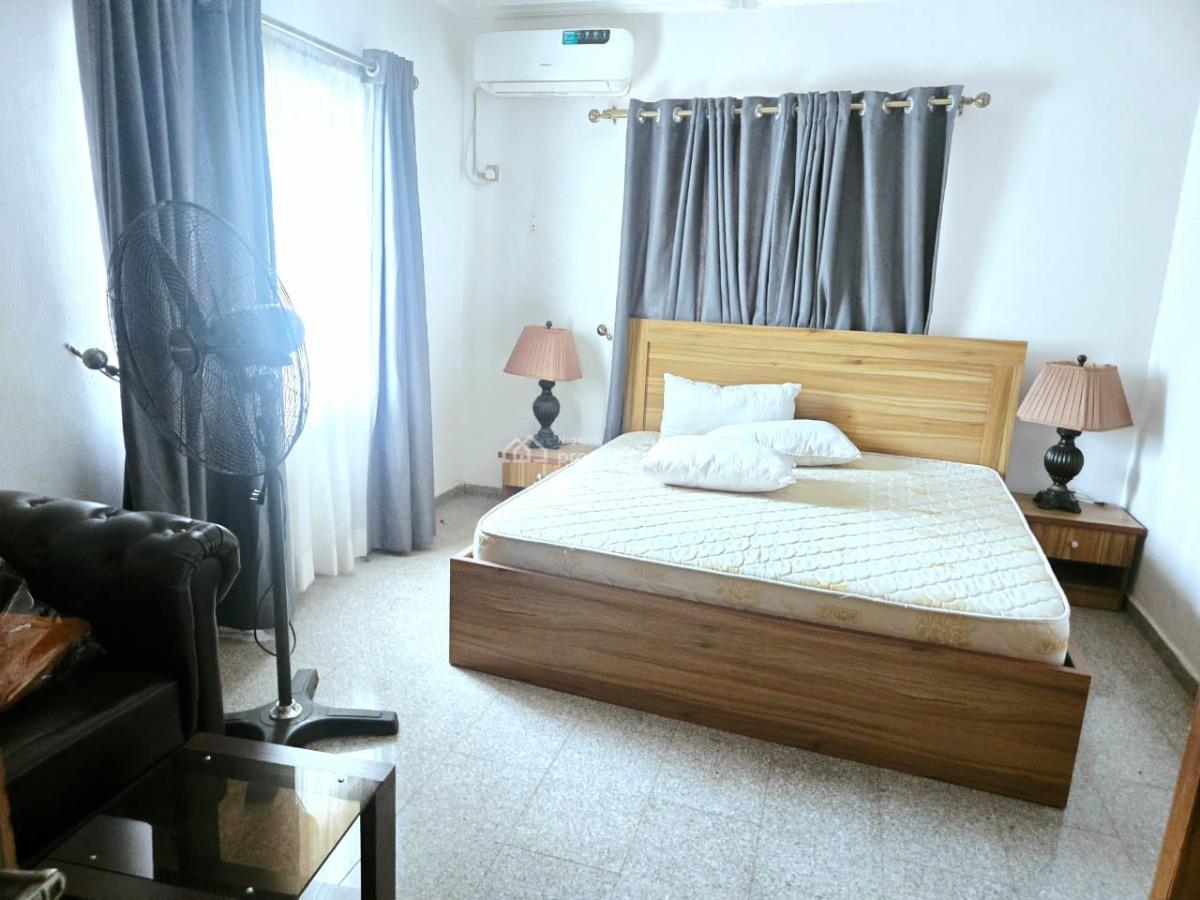 Spacious 2 Bedrooms Apartment, Upstairs, Lekki Phase 1, Lekki, Lagos, Flat / Apartment for Rent