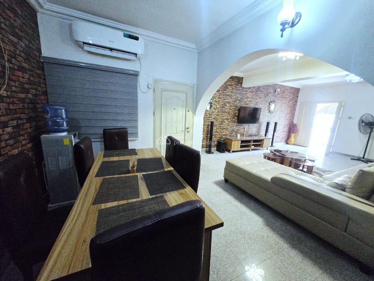 Spacious 2 Bedrooms Apartment, Upstairs, Lekki Phase 1, Lekki, Lagos, Flat / Apartment for Rent