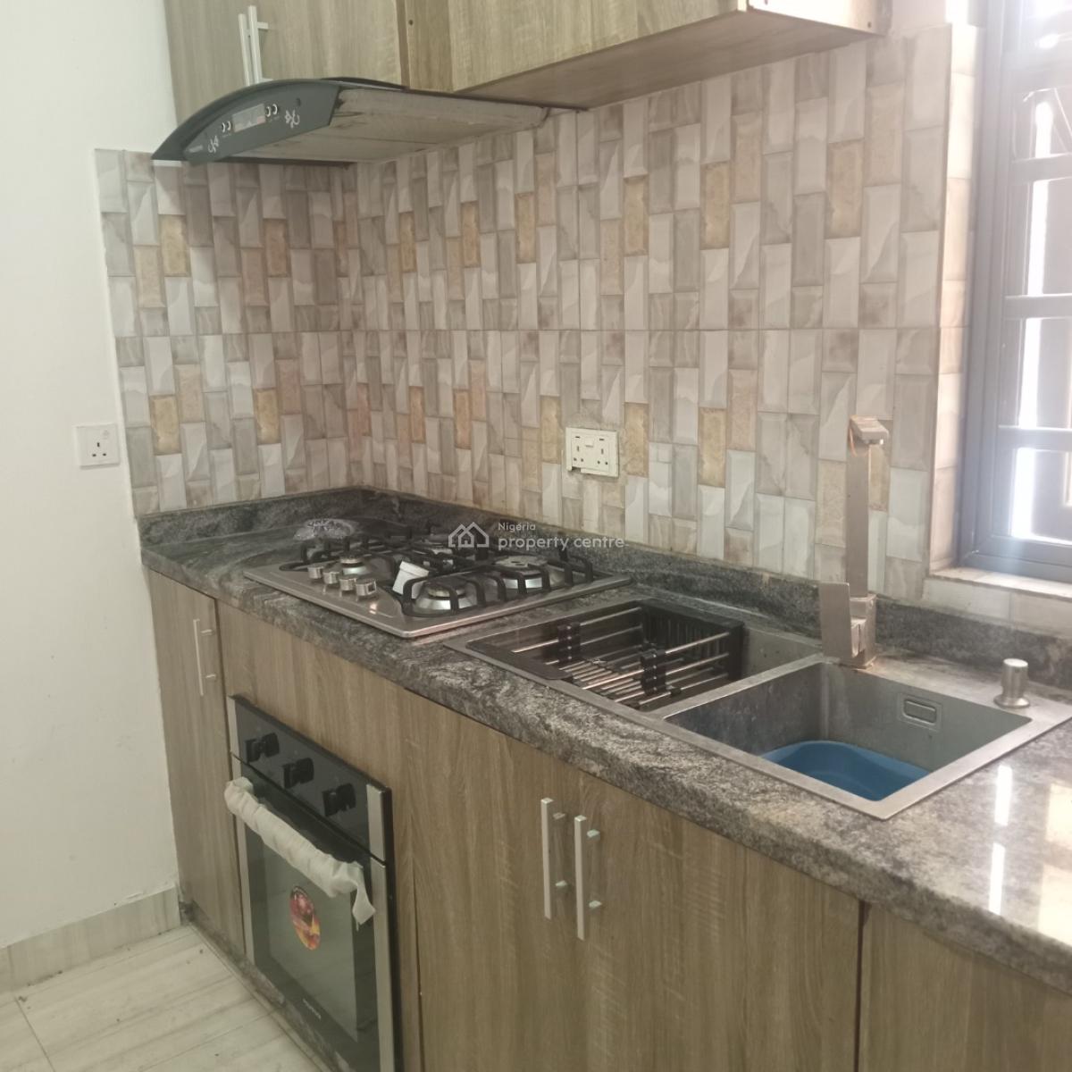 Standard 2 Bedroom Flat, a Bq and Guest Toilet, Ocean Breeze Estate, Ologolo, Lekki, Lagos, Flat / Apartment for Rent