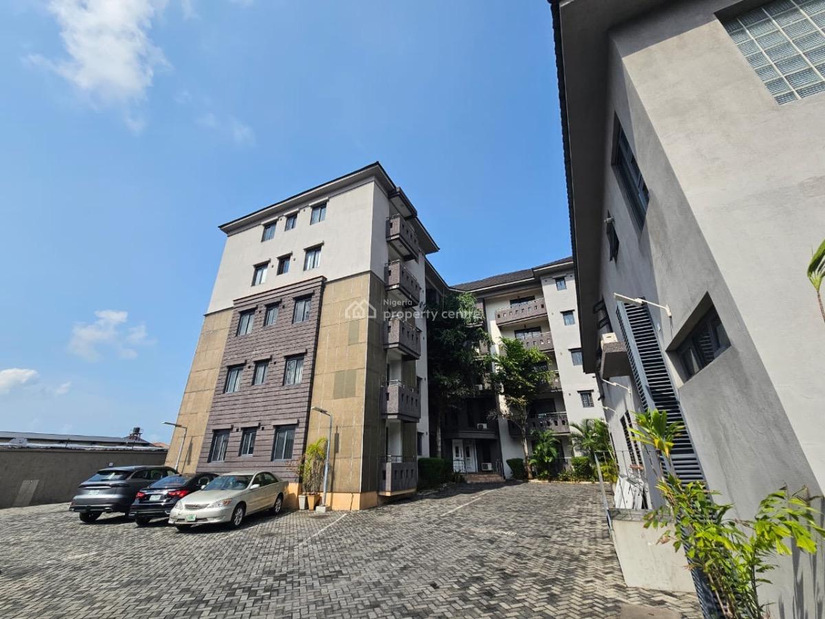 Well Maintained 3 Bedrooms Apartments with Bq, Pool and Gym, Lekki Phase 1, Lekki, Lagos, Flat / Apartment for Rent