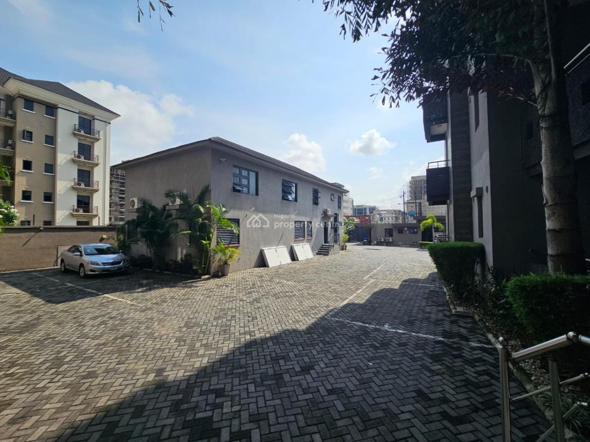 Well Maintained 3 Bedrooms Apartments with Bq, Pool and Gym, Lekki Phase 1, Lekki, Lagos, Flat / Apartment for Rent