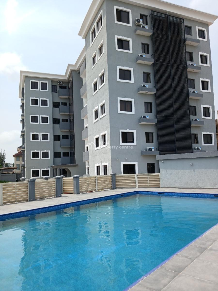 New and Serviced with 24/7 Power Supply 3 Bedroom En-suite Flat with a, Lekki Phase 1, Lekki, Lagos, Flat / Apartment for Rent