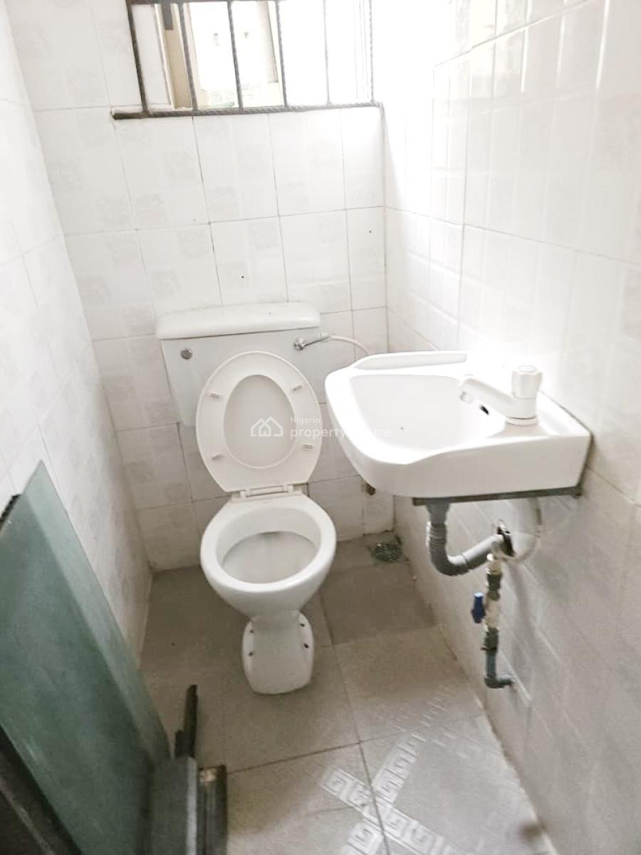 Luxury 3 Bedroom Flat, Gra Phase 1, Magodo, Lagos, Flat / Apartment for Rent