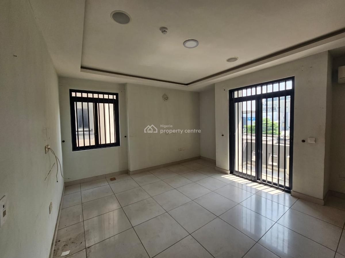 Standard and Well Maintained 3 Bedroom Serviced Flat with a Room Bq, Lekki Phase 1, Lekki, Lagos, Flat / Apartment for Rent