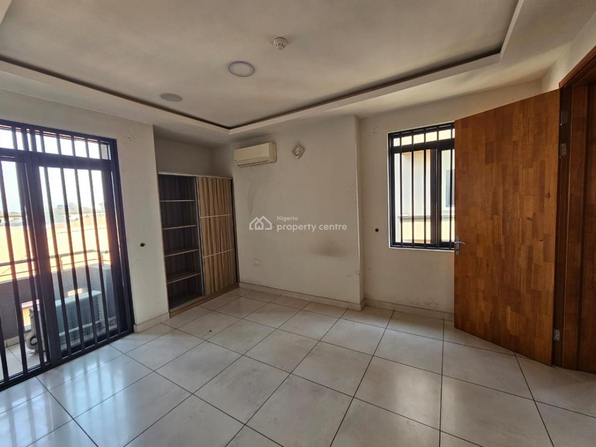 Standard and Well Maintained 3 Bedroom Serviced Flat with a Room Bq, Lekki Phase 1, Lekki, Lagos, Flat / Apartment for Rent